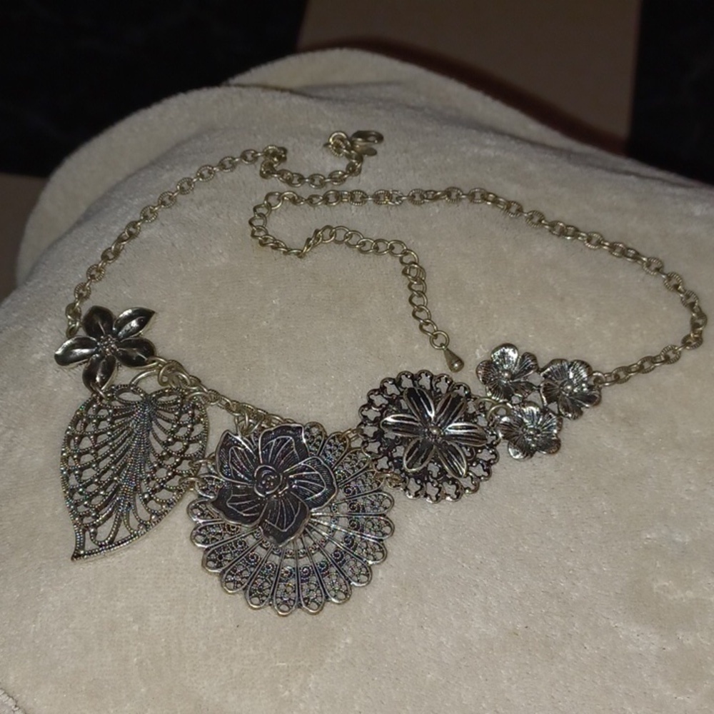 Premier Designs Botanical necklace, 16-18"